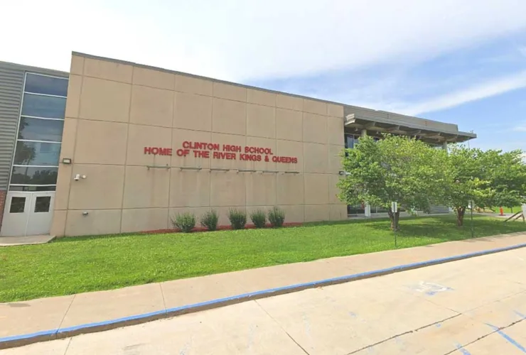 Judge: Fired teacher offered students extra credit for cash donations
